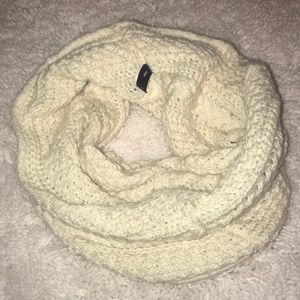 GAP scarf
